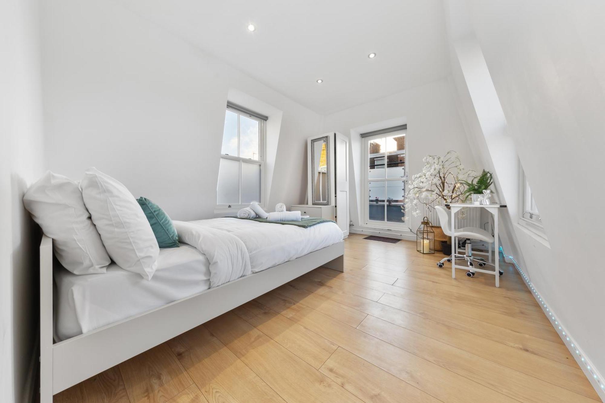 Chelsea Battersea & Private Rooftop Terrace *