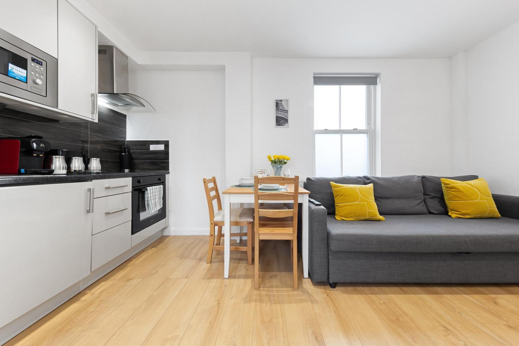 Apartment Chelsea Battersea & Private Rooftop Terrace *